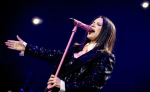 Laura Pausini trae retrospectiva de sus 30 años de carrera a Miami, canta con Luis Fonsi