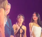 Becky G le hace gestos a Thalía; filtran VIDEO de las cantantes discutiendo en los Latin American Music Awards