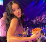 Katy Perry aventó una rebanada de pizza a sus fans y ahora la acusan de hacerle un ‘guiño’ al Pizzagate